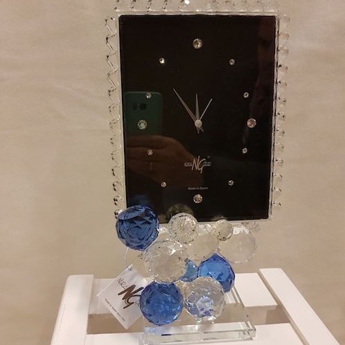 Reloj con fondo negro de cristal de Murano